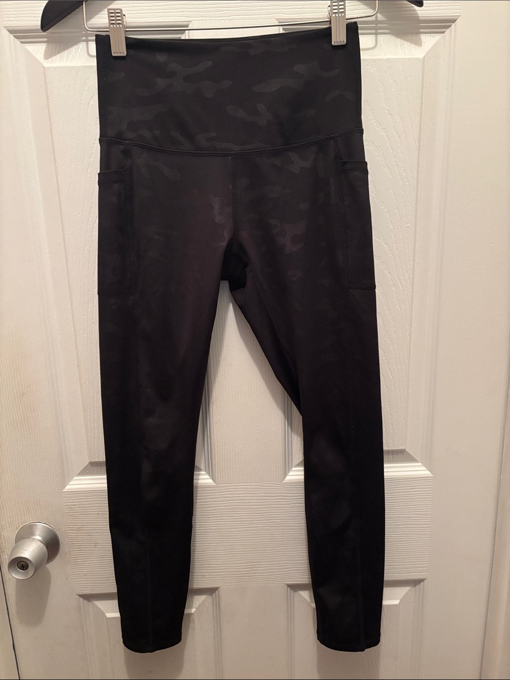 Scorpio Sol Black High-Waist Leggings with Side Pockets